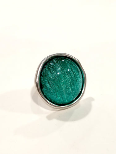 Anello con castone cabochon verde