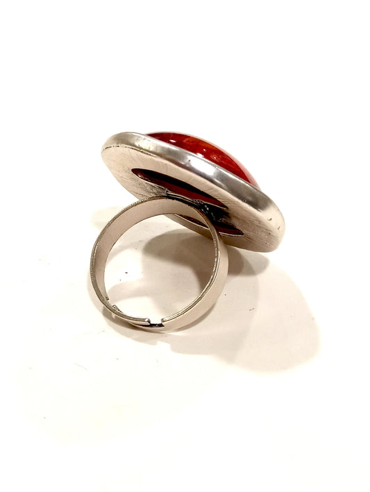 Anello con castone cabochon rosso