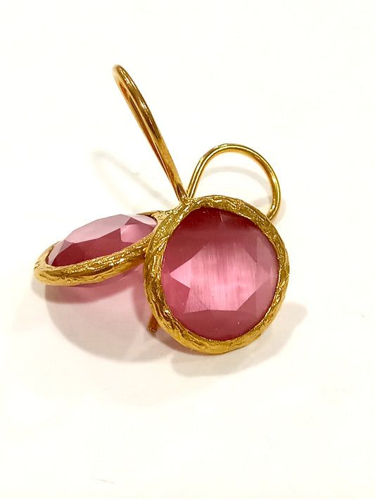 Orecchini ad amo con pietra rotonda rosa