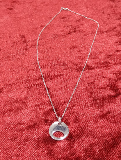 Collana in argento con ciondolo a cerchio