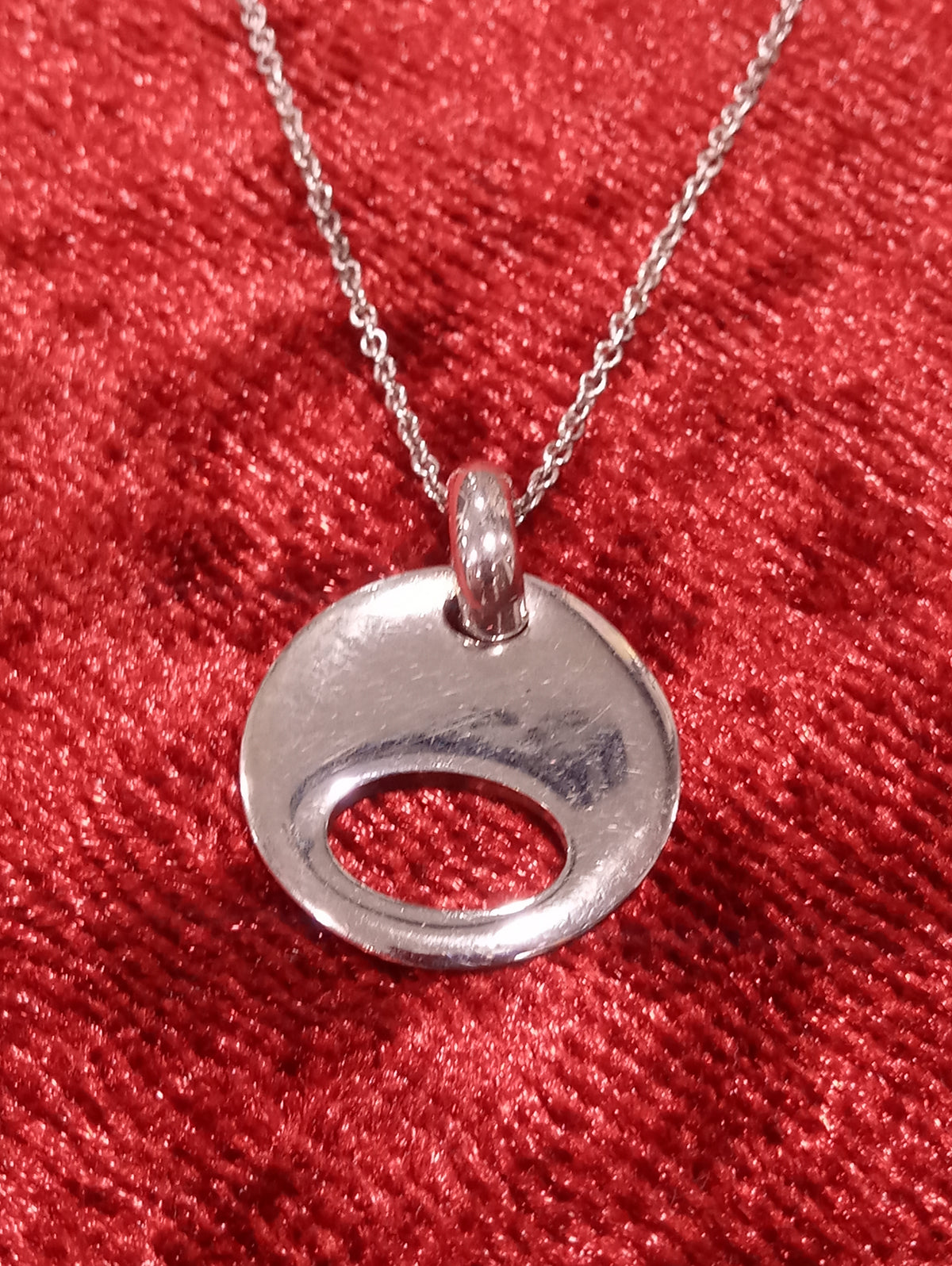 Collana in argento con ciondolo a cerchio