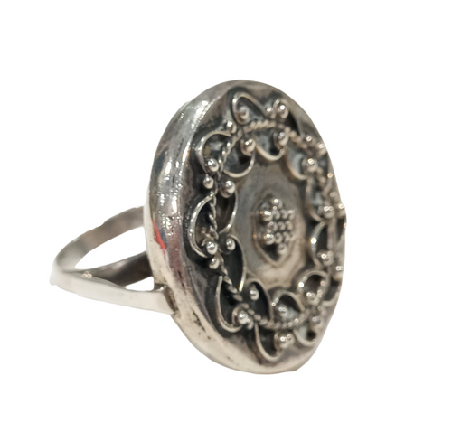 Anello in argento cesellato