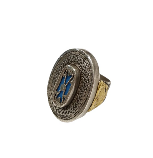 Anello in argento lavorato e agata azzurra