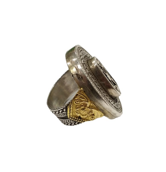 Anello in argento lavorato e agata azzurra