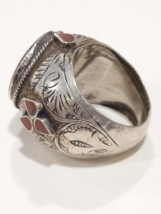 Anello in argento con corniola taglio tondo