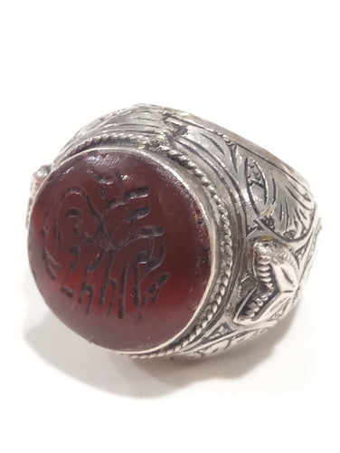 Anello in argento con corniola taglio tondo