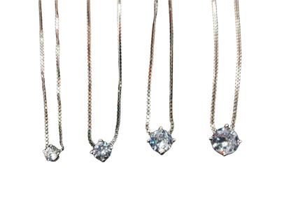 Girocollo in argento con punto luce (disponibile in diverse carature)