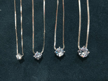 Girocollo in argento con punto luce (disponibile in diverse carature)
