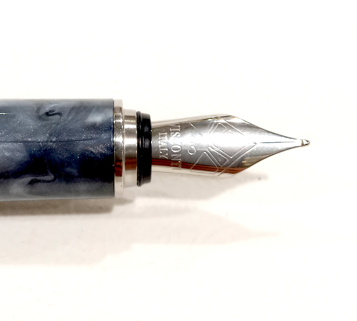 Penna stilografica Visconti "Mirage" Horn Grey
