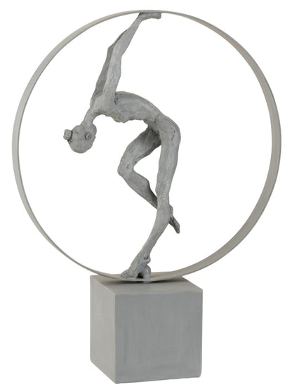 Scultura in resina "Atleta nel cerchio" donna
