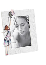 Carica l&#39;immagine nel visualizzatore di Gallery, Portafoto in legno con decoro donna glamour con palloncini

