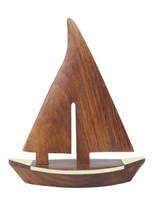 Barca a vela in legno e ottone