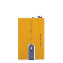 Carica l&#39;immagine nel visualizzatore di Gallery, Porta carte di credito in pelle con taschina zippata e protezione antifrode Piquadro  giallo
