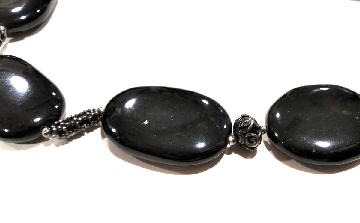 Collana girocollo in onice con elementi in argento