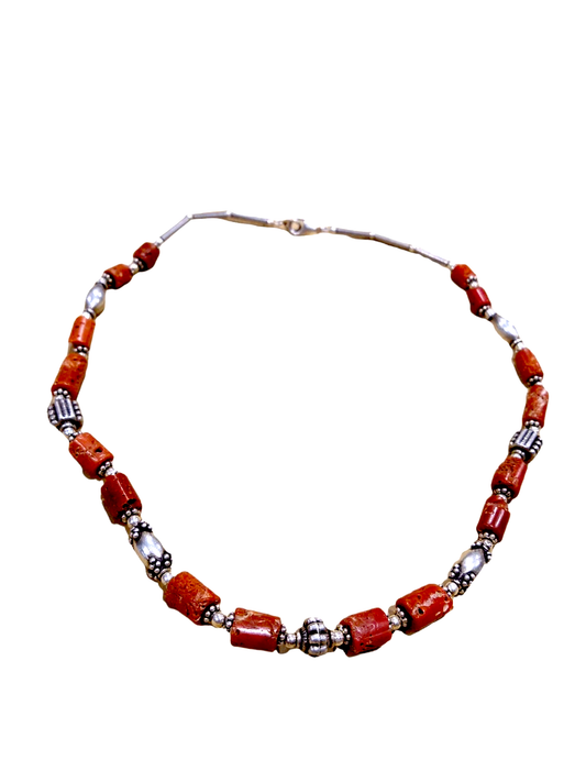 Collana girocollo in corallo e argento