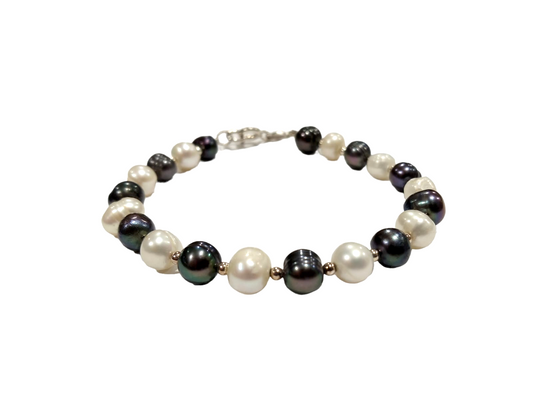 Bracciale in perle coltivate con elementi in argento