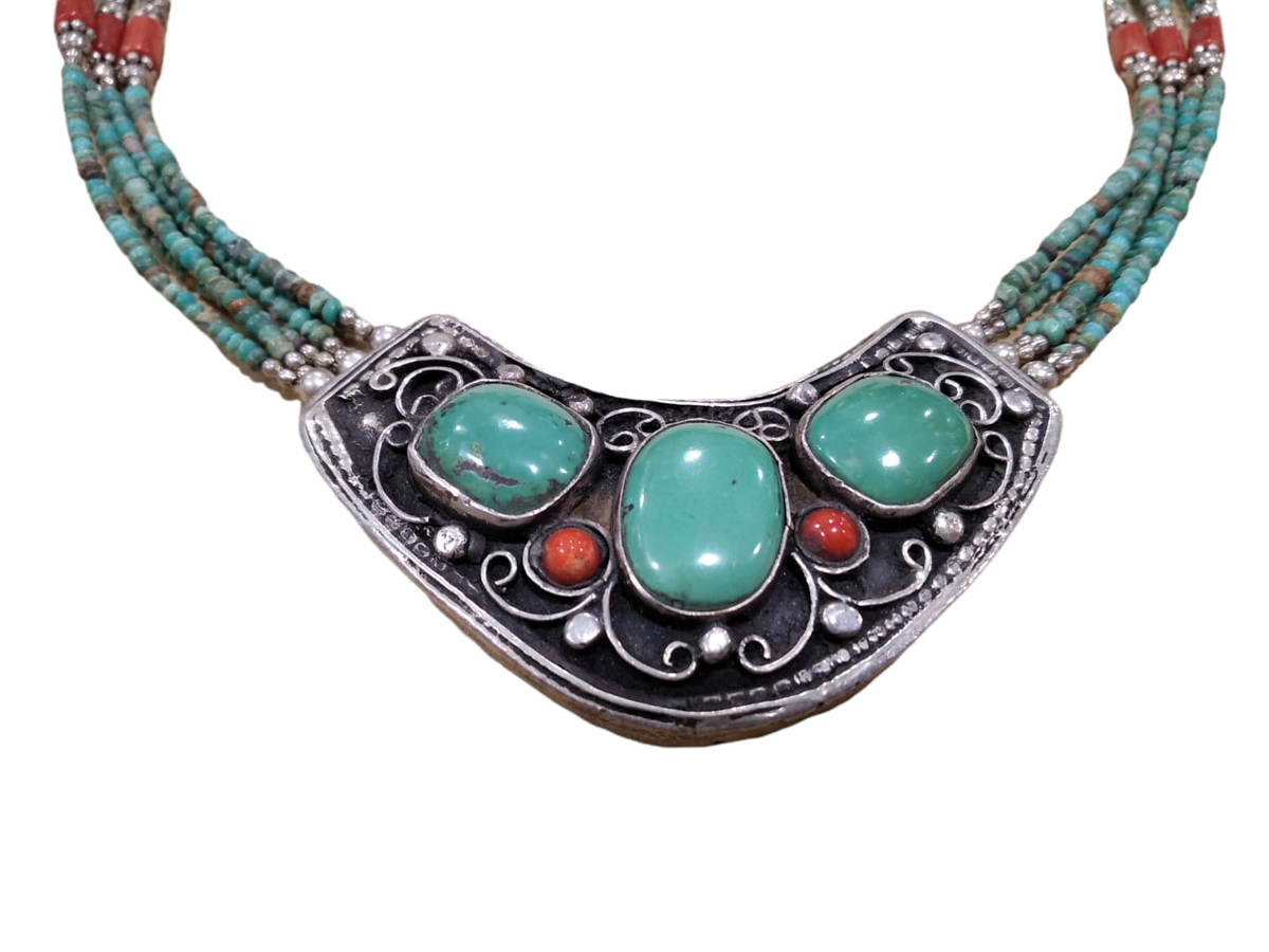 Collana girocollo in turchese e corallo con elementi in argento