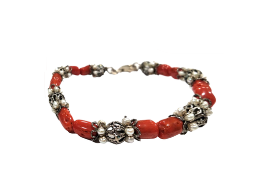 Bracciale semirigido in corallo e perle con elementi in argento
