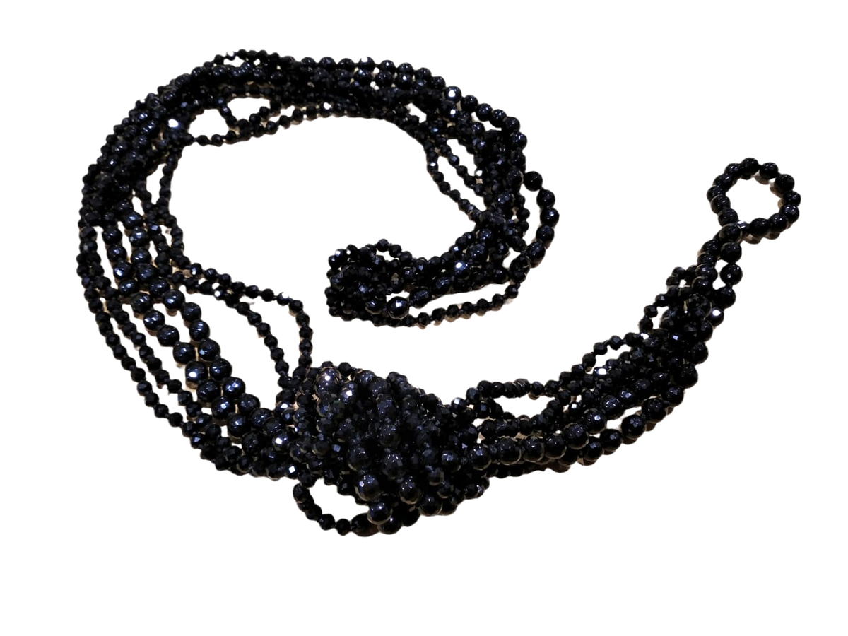 Collana centoperle a quattro fili con nodo in pietre nere sfaccettate