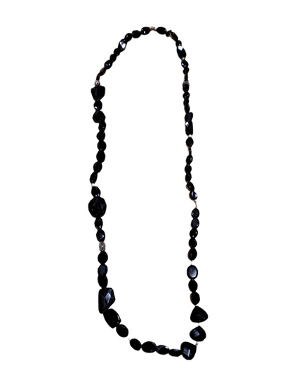 Collana lunga in onice sfaccettato con elementi in argento