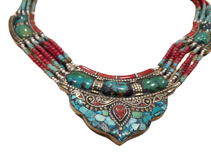 Collana girocollo in turchese e corallo con elementi in argento