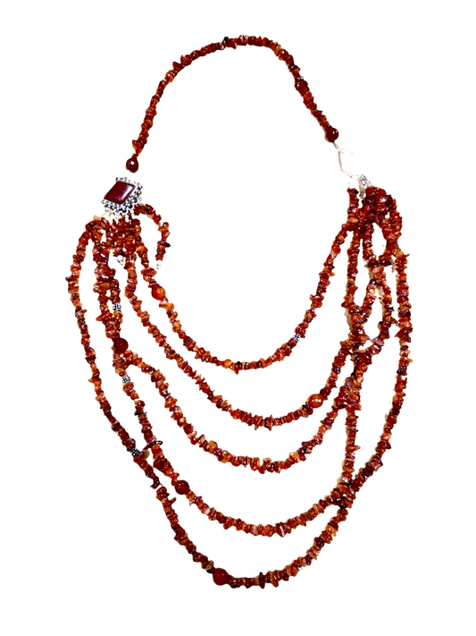Collana lunga a cascata in corniona con broches in argento
