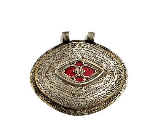 Pendente in argento a medaglione cesellato con corallo
