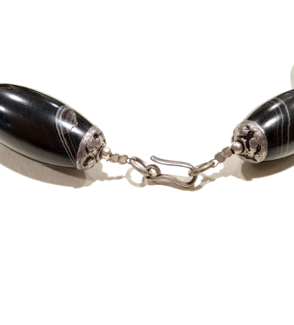 Collana girocollo in agata nera striata con elementi in argento