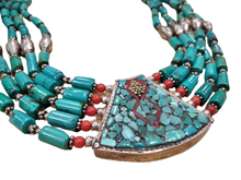Carica l&#39;immagine nel visualizzatore di Gallery, Collana girocollo in turchese e corallo con elementi in argento
