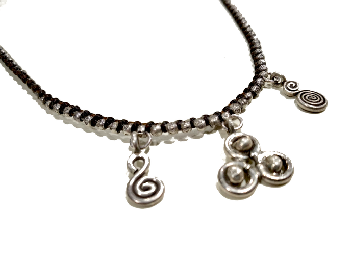 Collana regolabile in argento con charms  spirali