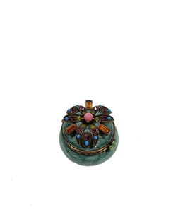 Scatolina portapillole in metallo smaltato con decorazione con pietre multicolori