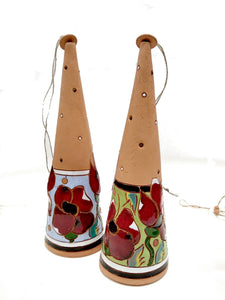 Campanella lunga in terracotta con motivo floreale smaltato (disponibile in due varianti)