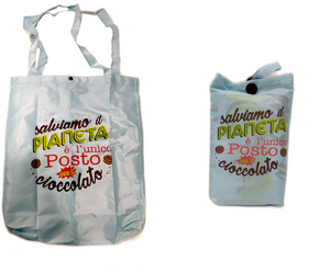 Borsa da shopping richiudibile in plastica riciclata con custodia AZZURRA: Salviamo il pianeta è l'unico posto con il cioccolato