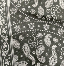 Carica l&#39;immagine nel visualizzatore di Gallery, Sciarpa foulard in cotone e seta fantasia Cashmere Enrico Coveri grigio scuro
