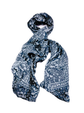 Carica l&#39;immagine nel visualizzatore di Gallery, Sciarpa foulard in cotone e seta fantasia Cashmere Enrico Coveri (disponibile in due varianti)
