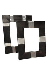 Carica l&#39;immagine nel visualizzatore di Gallery, Portafoto in legno Wenge con elementi in metallo 
