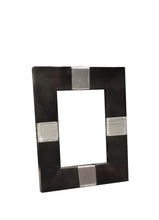 Carica l&#39;immagine nel visualizzatore di Gallery, Portafoto in legno Wenge con elementi in metallo  15x10
