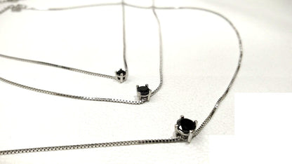 Girocollo in argento con punto luce nero (disponibile in diverse carature)