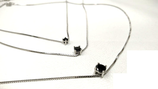 Girocollo in argento con punto luce nero (disponibile in diverse carature)