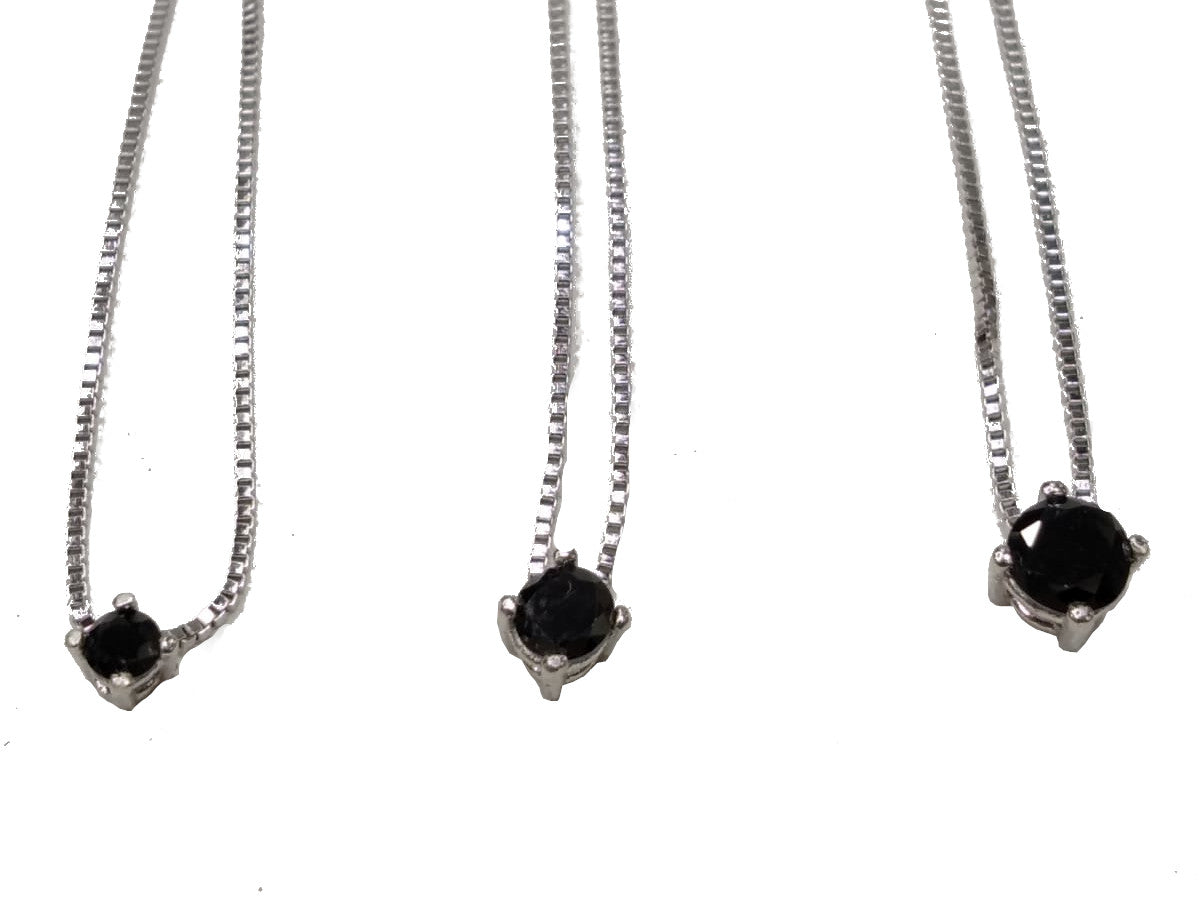 Girocollo in argento con punto luce nero (disponibile in diverse carature)