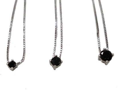 Girocollo in argento con punto luce nero (disponibile in diverse carature)