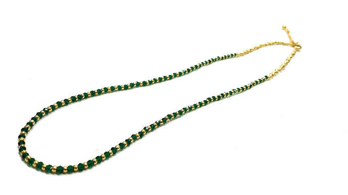 girocollo con sfere sfaccettate in agata verde ed elementi placcati oro Vestopazzo
