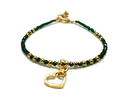 Bracciale in pietre naturali sfaccettate in agata verde con charms cuore placcato oro