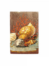 Carica l&#39;immagine nel visualizzatore di Gallery, Taccuino Pineider Gallery &quot;&quot;Piano di Tavolo con conchiglie, coralli e perle&quot;
