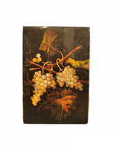 Carica l&#39;immagine nel visualizzatore di Gallery, Taccuino Pineider Gallery &quot;Piano di tavolo con uva e pampini&quot;
