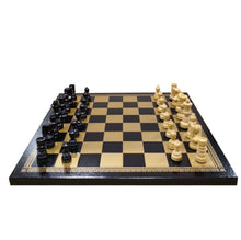 Carica l&#39;immagine nel visualizzatore di Gallery, Scacchiera in similpelle con scacchi in legno
