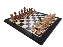 Carica l&#39;immagine nel visualizzatore di Gallery, Scacchiera 40x40  in legno finitura ebano con scacchi in legno
