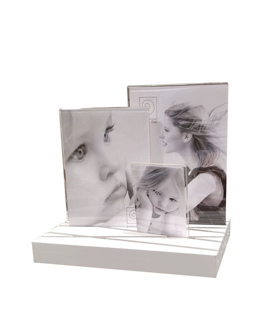 Portafoto multiplo in acrilico e legno bianco "Essential"