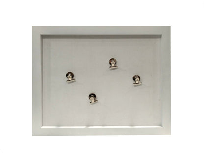 Portafoto multiplo a bacheca magnetico con quattro pinze