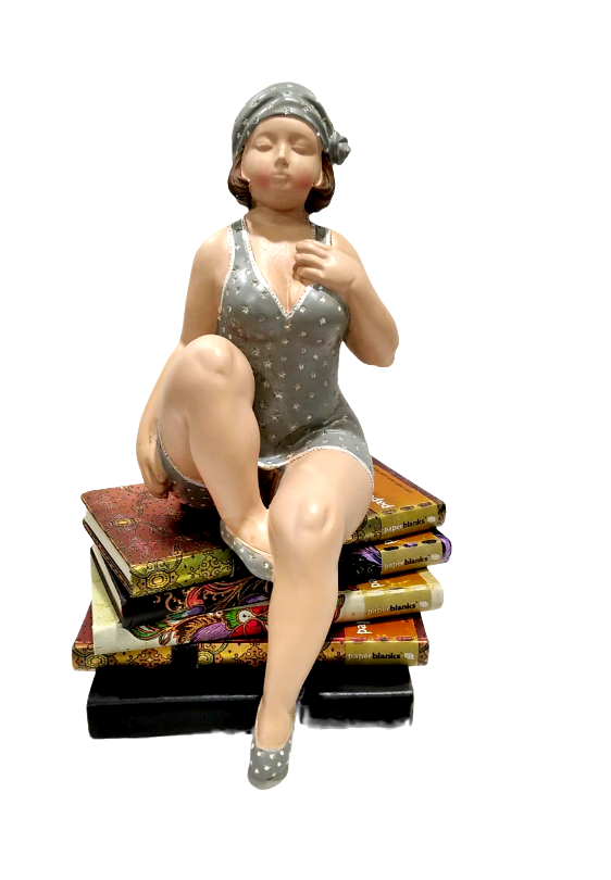 Scultura in resina da mensola "Bellezza al bagno seduta"